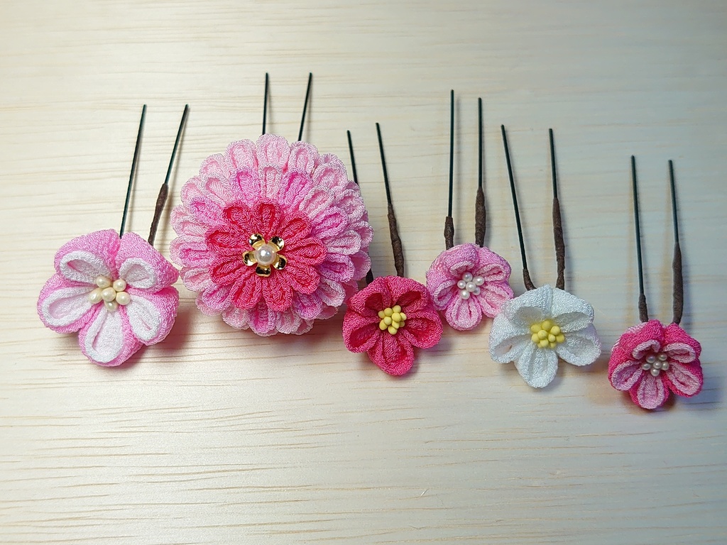 つまみ細工の髪飾り8点セット(ピンク)