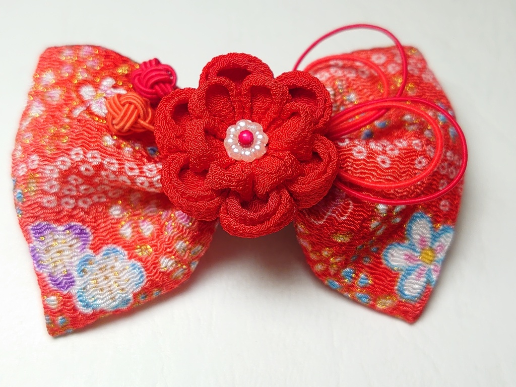 ちりめんりぼんとつまみ細工の髪飾り