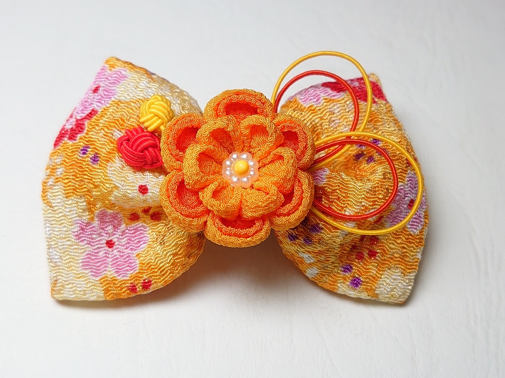 ちりめんりぼんとつまみ細工の髪飾り