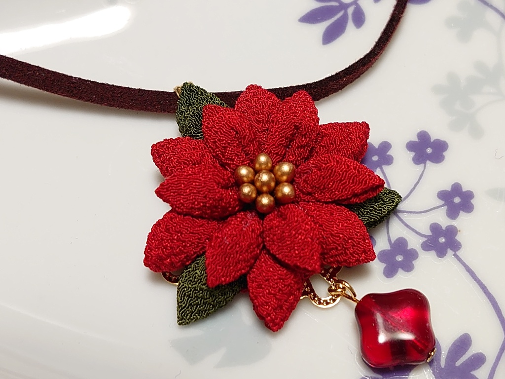 つまみ細工 ポインセチアのチョーカー