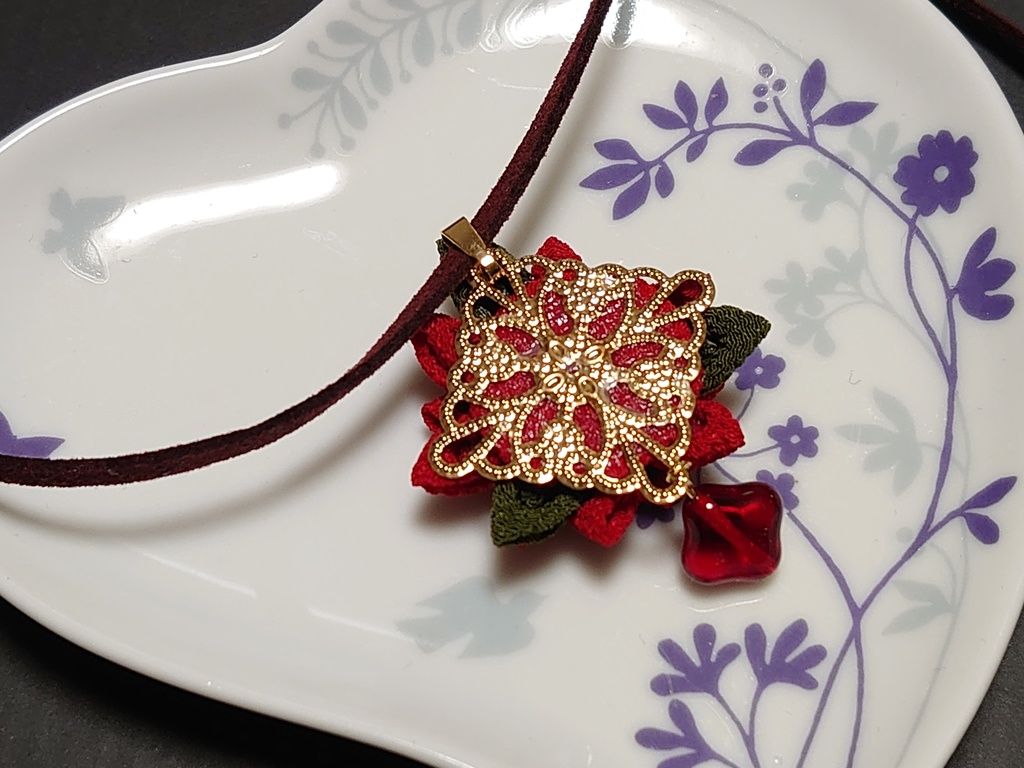つまみ細工 ポインセチアのチョーカー