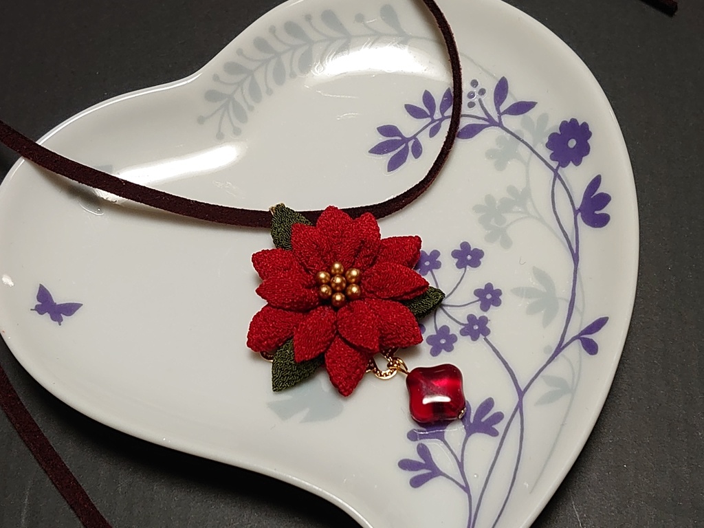 つまみ細工 ポインセチアのチョーカー