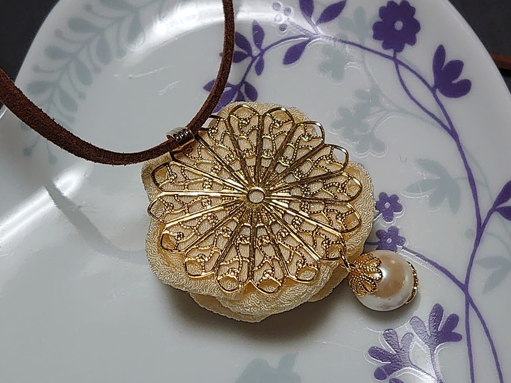 つまみ細工 バラのチョーカー