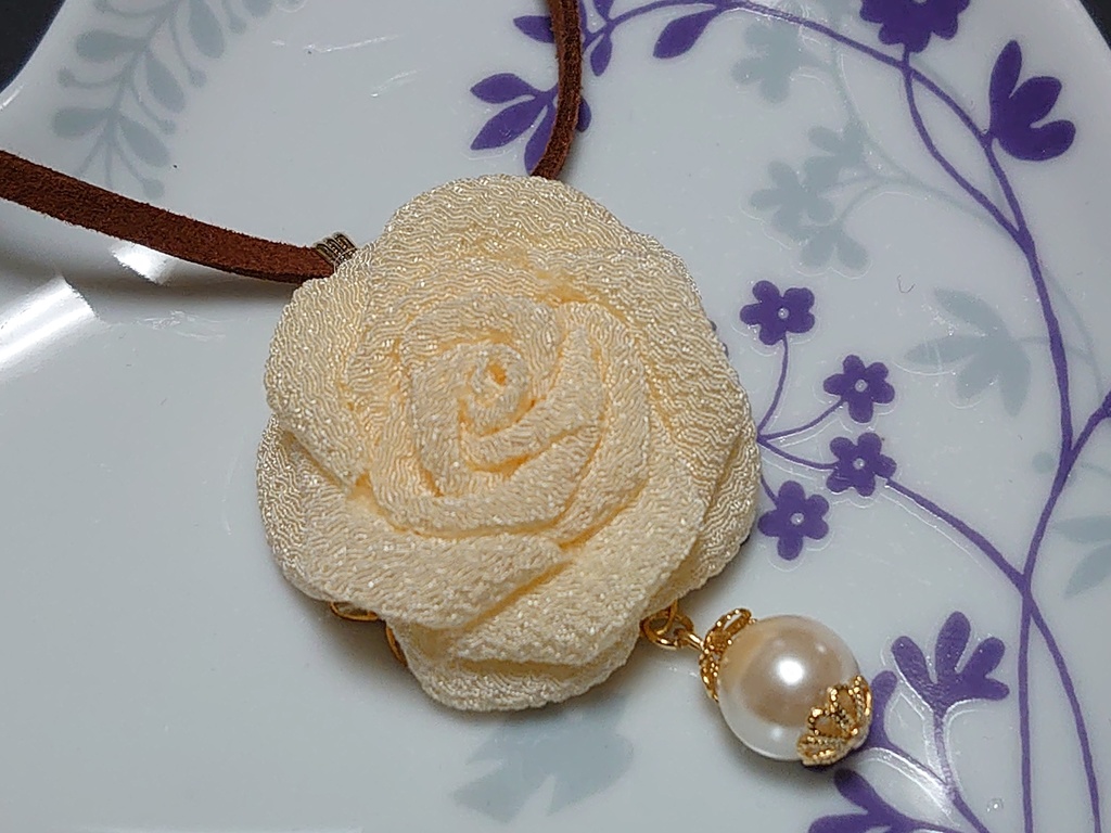 つまみ細工 バラのチョーカー