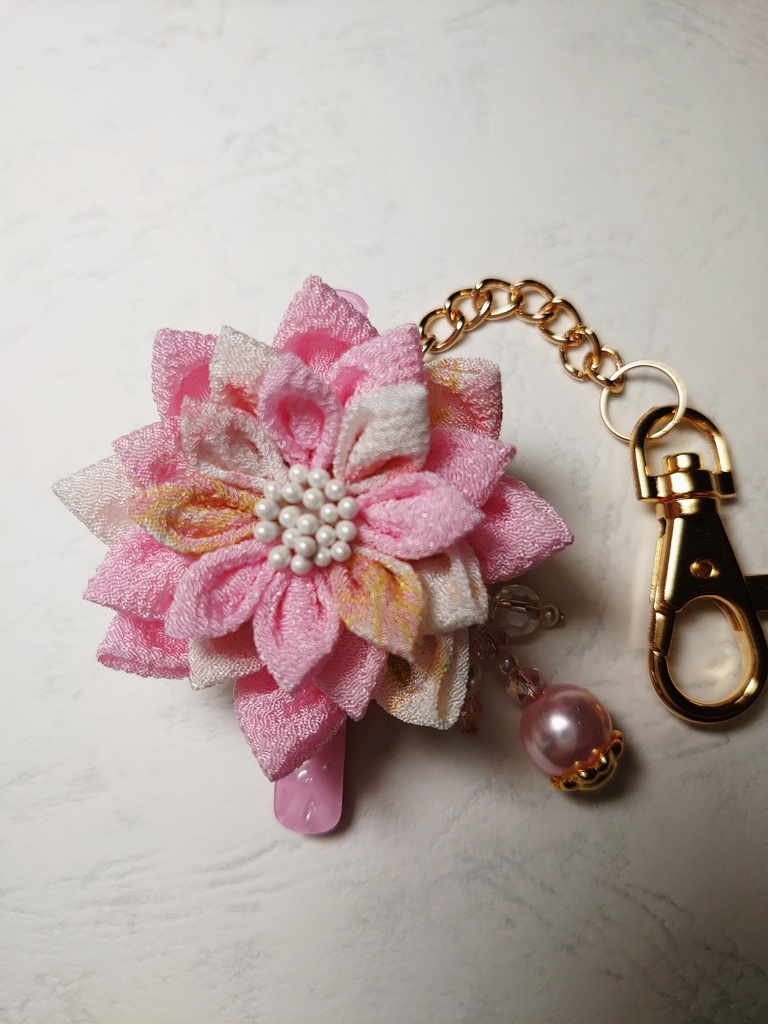 つまみ細工のキークリップ(椿・バラ・睡蓮)