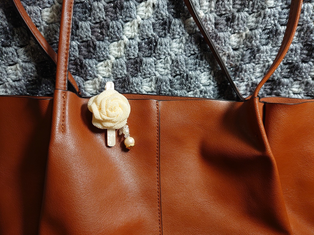 つまみ細工のキークリップ(椿・バラ・睡蓮)