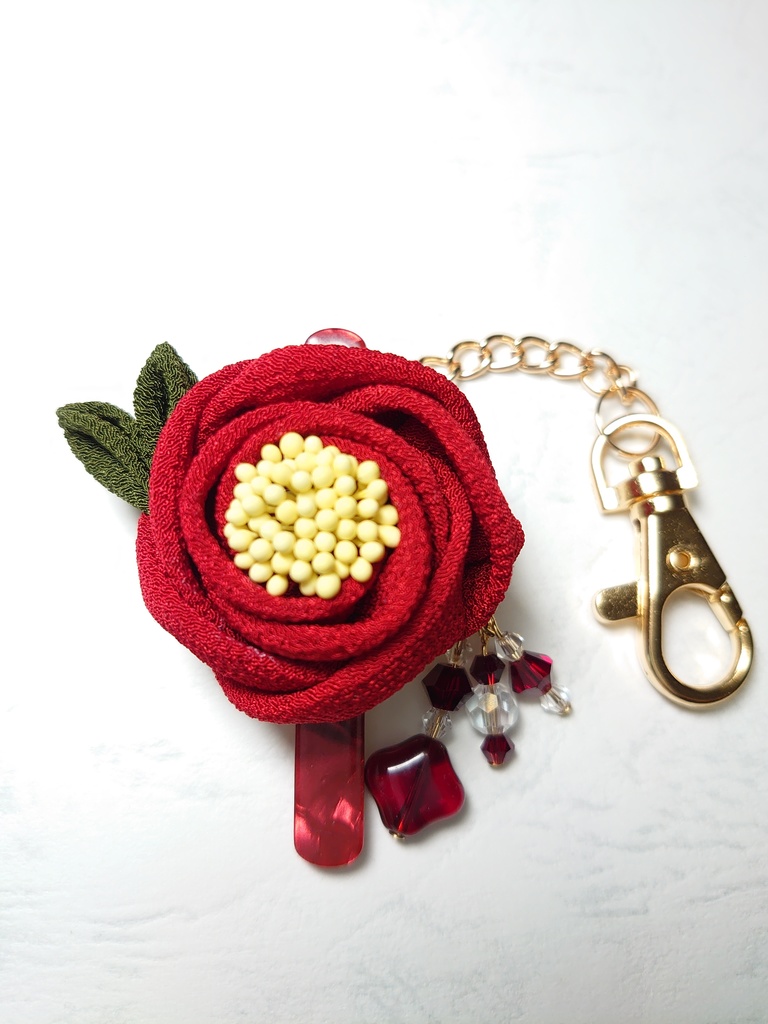 つまみ細工のキークリップ(椿・バラ・睡蓮)