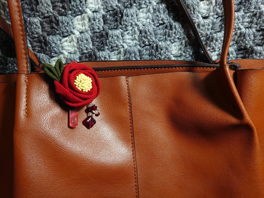 つまみ細工のキークリップ(椿・バラ・睡蓮)