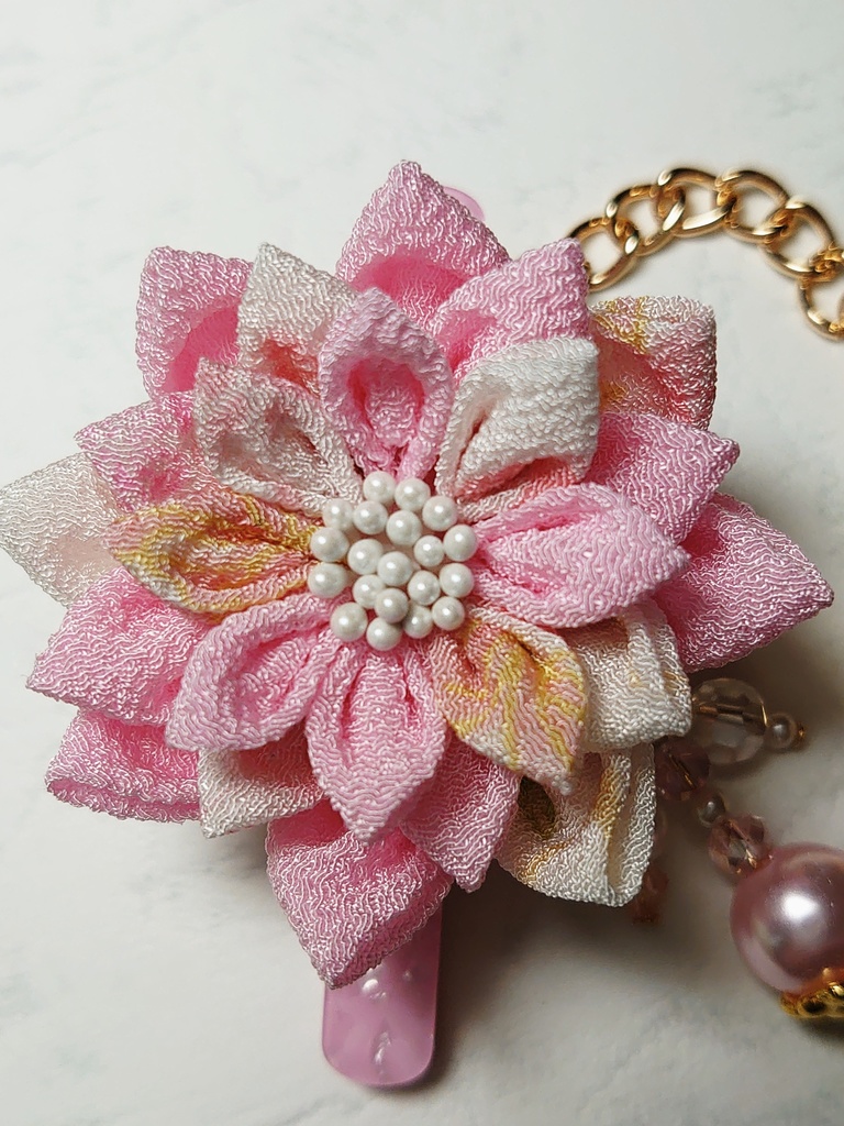 つまみ細工のキークリップ(椿・バラ・睡蓮)