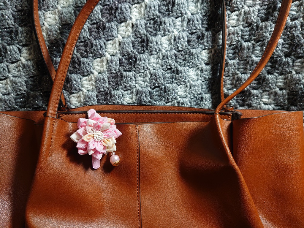 つまみ細工のキークリップ(椿・バラ・睡蓮)