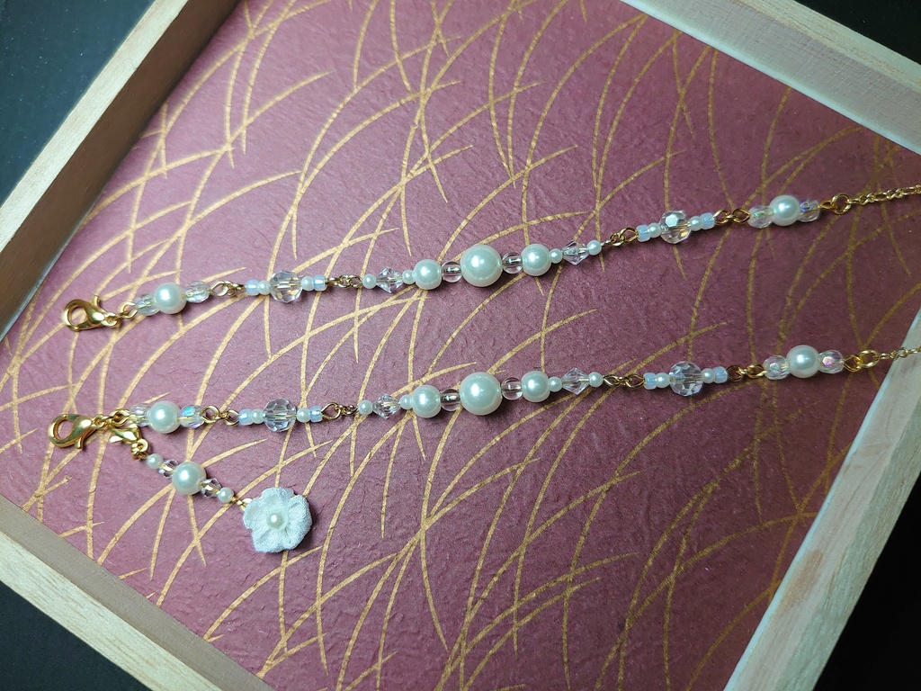 つまみ細工のチャーム付きマスクチェーン