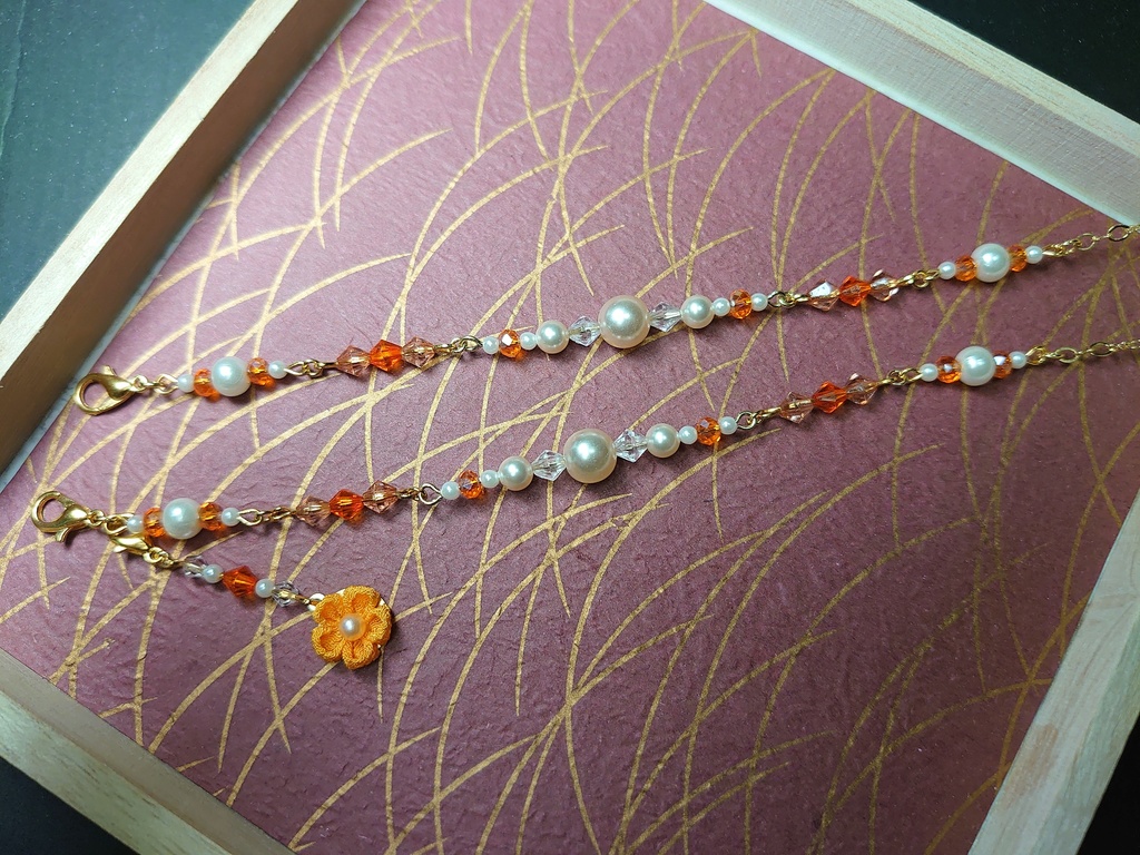 つまみ細工のチャーム付きマスクチェーン