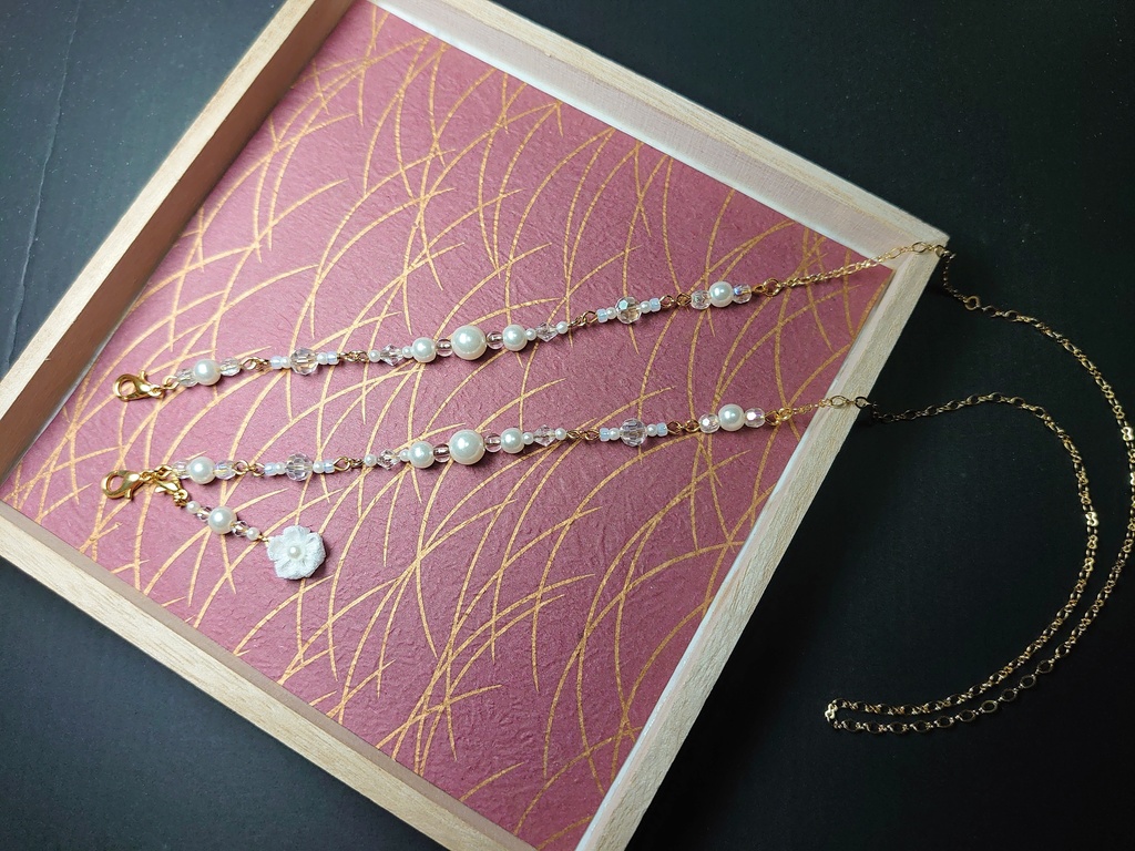 つまみ細工のチャーム付きマスクチェーン