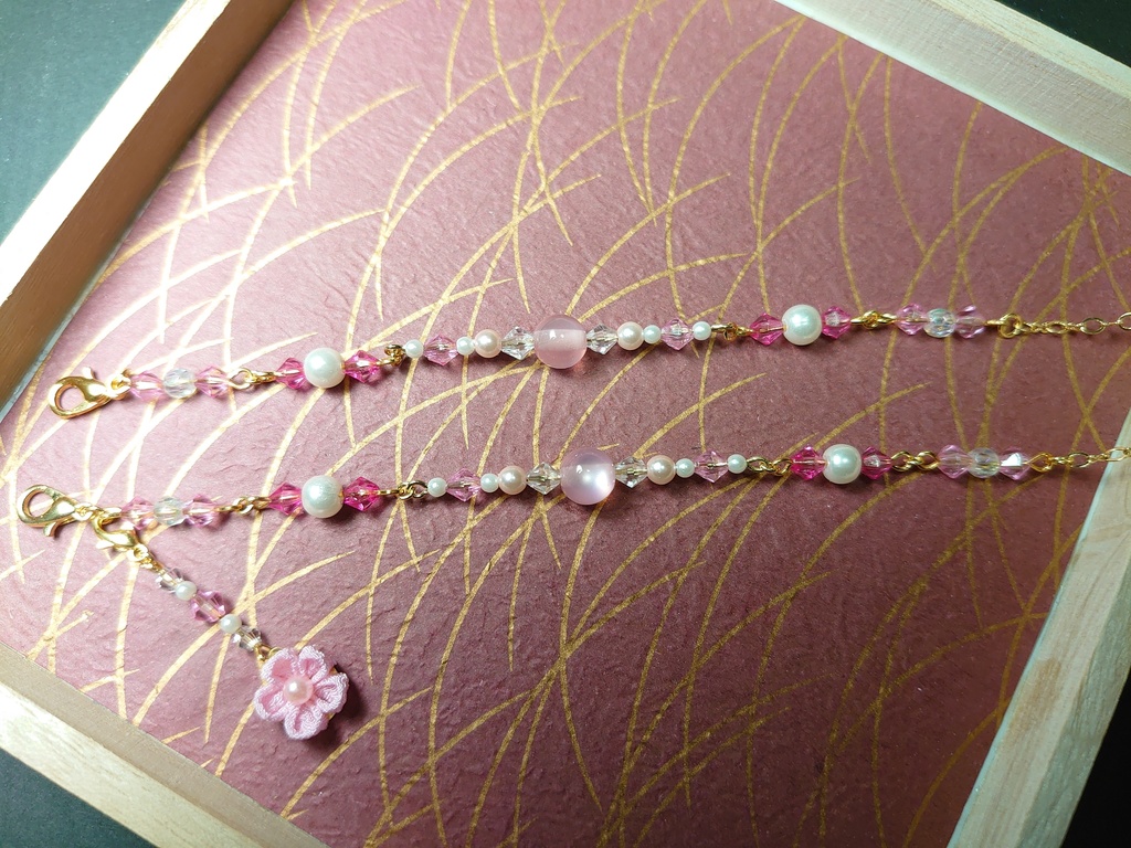 つまみ細工のチャーム付きマスクチェーン