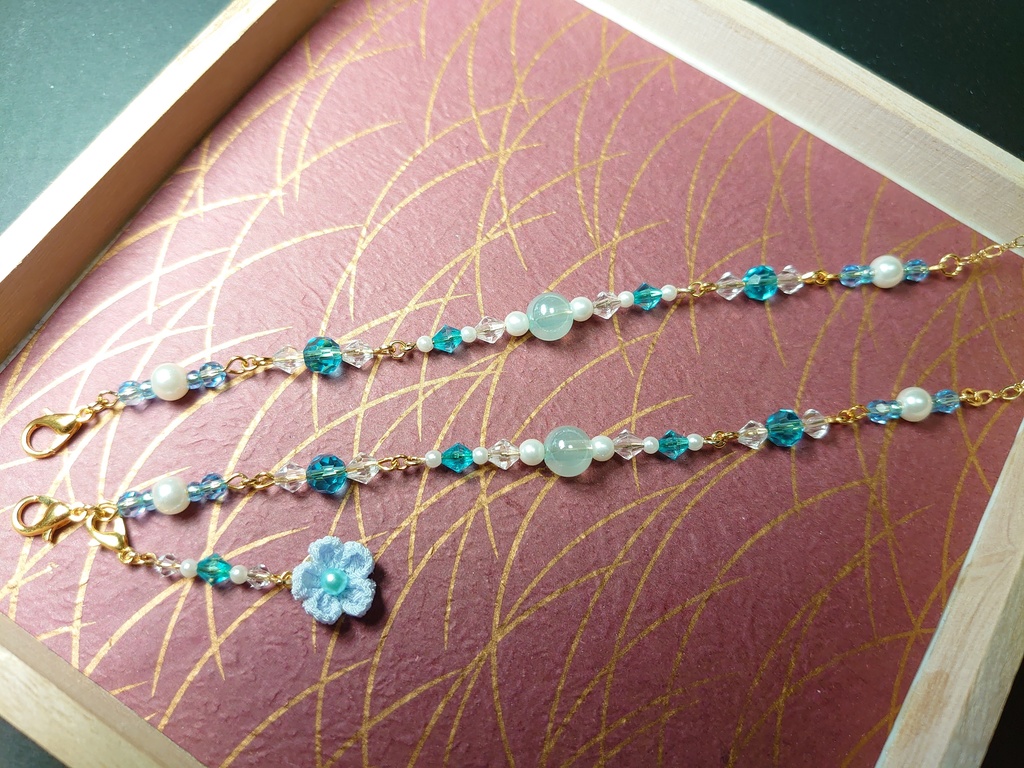 つまみ細工のチャーム付きマスクチェーン