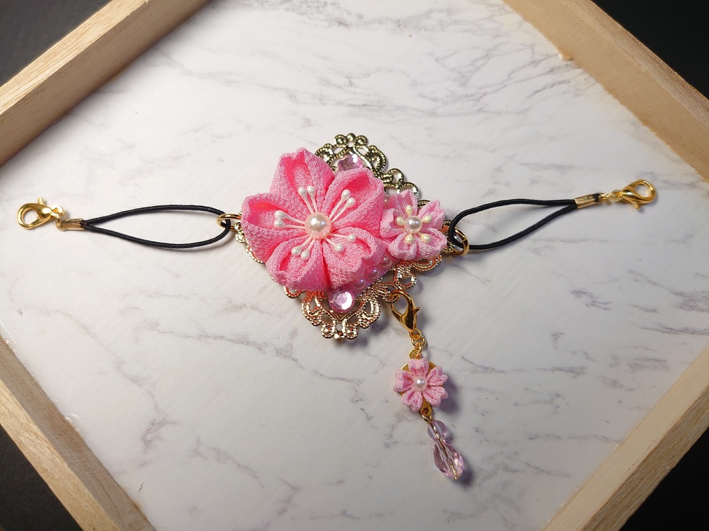 つまみ細工のマスクフック