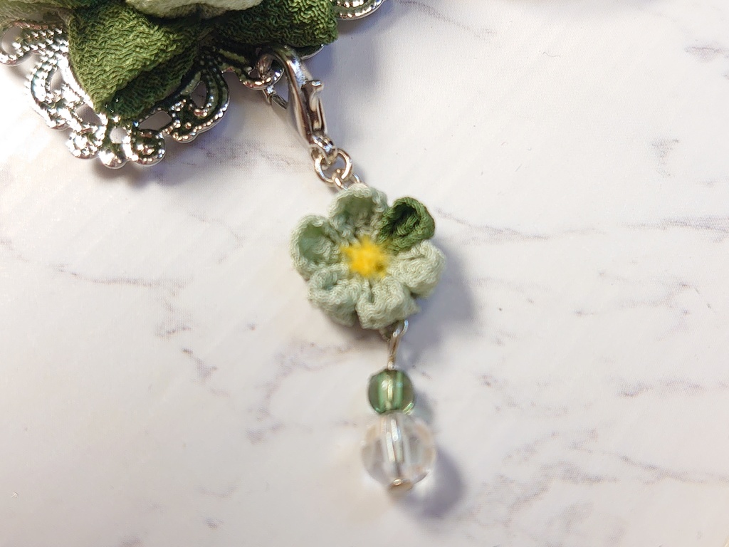 つまみ細工のマスクフック