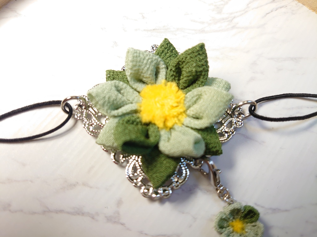 つまみ細工のマスクフック