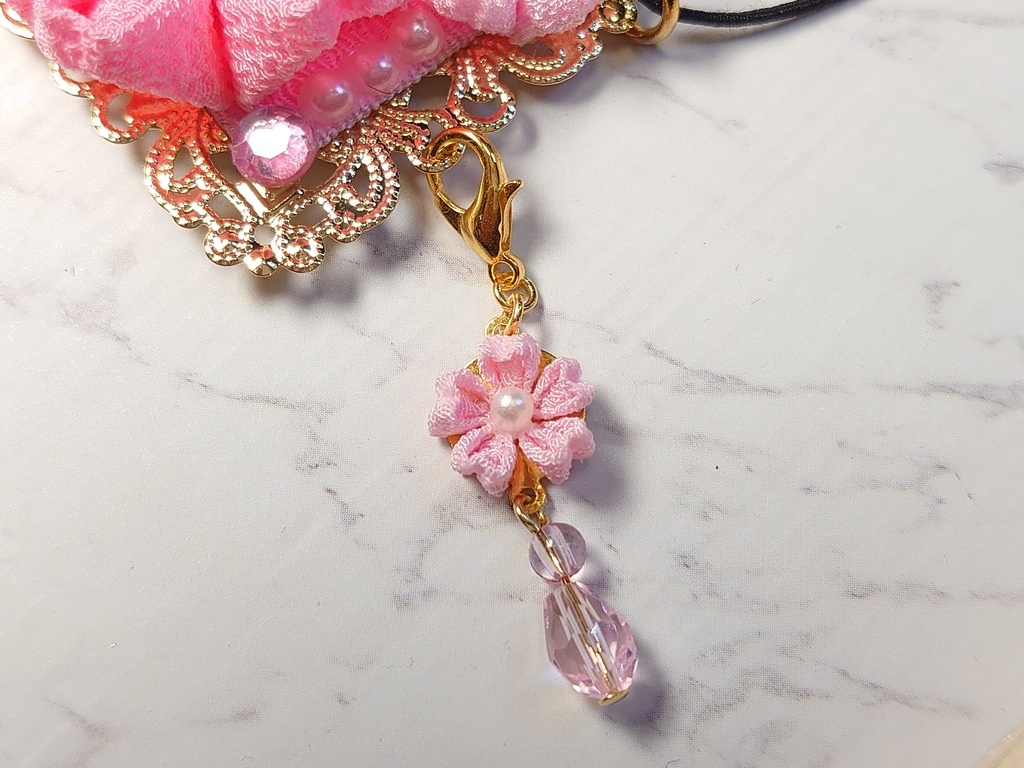 つまみ細工のマスクフック