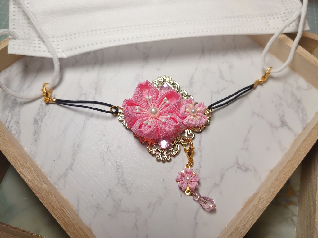 つまみ細工のマスクフック