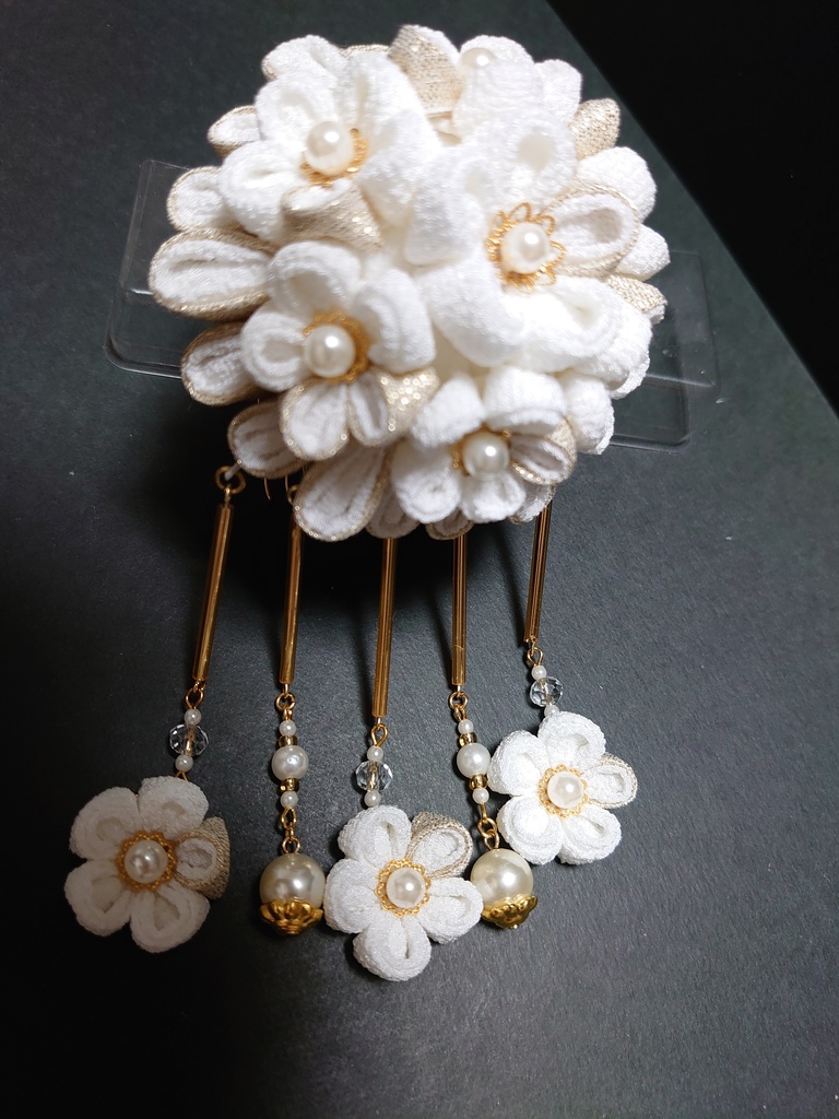 つまみ細工の髪飾り(白と金)豪華絢爛セット