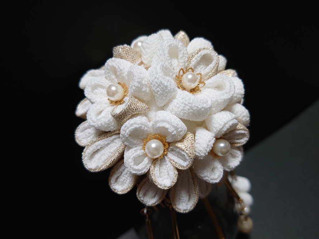 つまみ細工の髪飾り(白と金)豪華絢爛セット