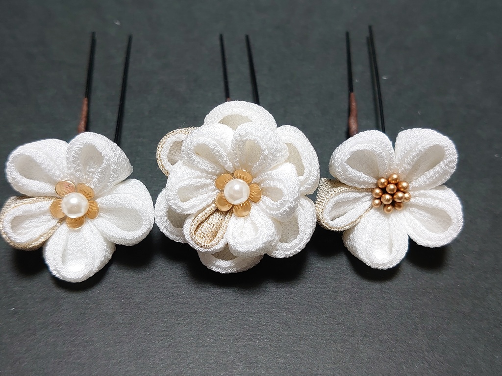 つまみ細工の髪飾り(白と金)豪華絢爛セット