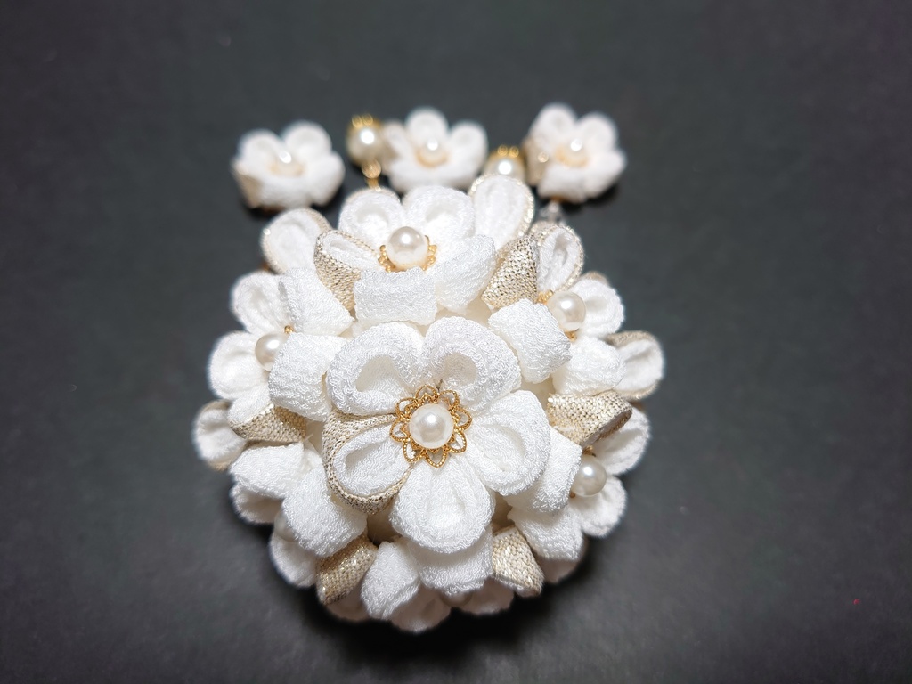 つまみ細工の髪飾り(白と金)豪華絢爛セット