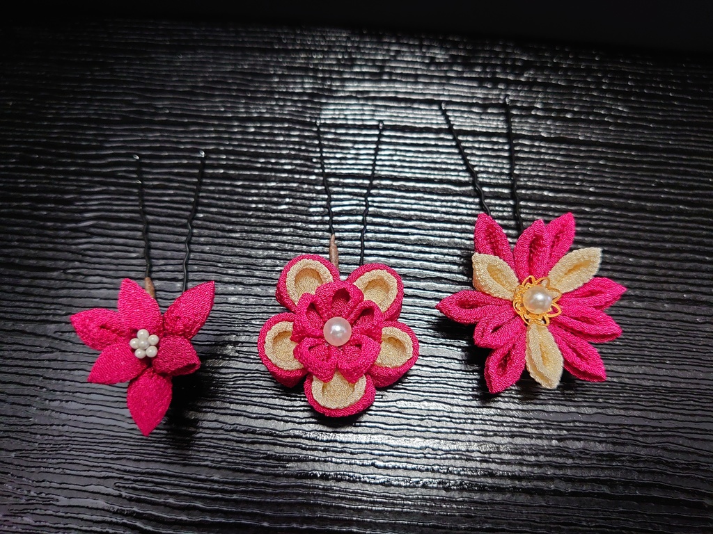 つまみ細工の髪飾りUピン3本セット(椿色)