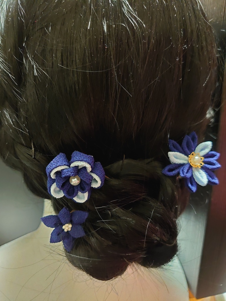 つまみ細工の髪飾りUピン3本セット(紺色)