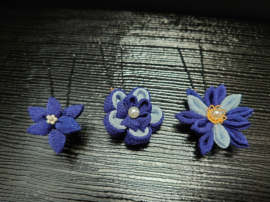 つまみ細工の髪飾りUピン3本セット(紺色)