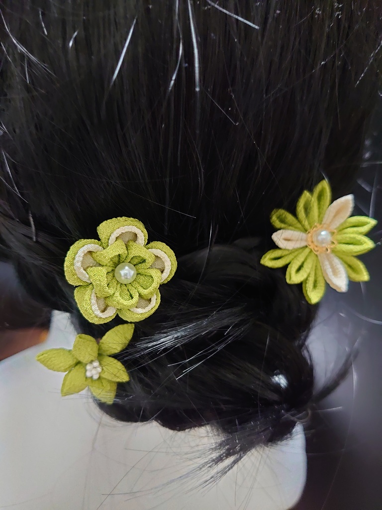 つまみ細工の髪飾りUピン3本セット(鶯色)