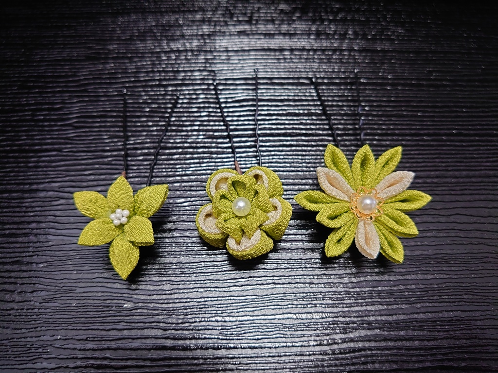 つまみ細工の髪飾りUピン3本セット(鶯色)