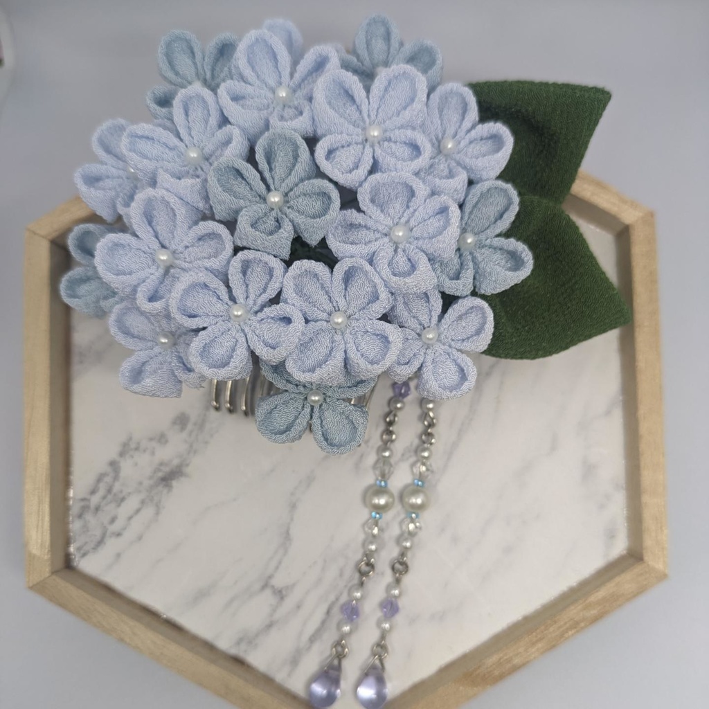 つまみ細工 紫陽花の髪飾り(水色)