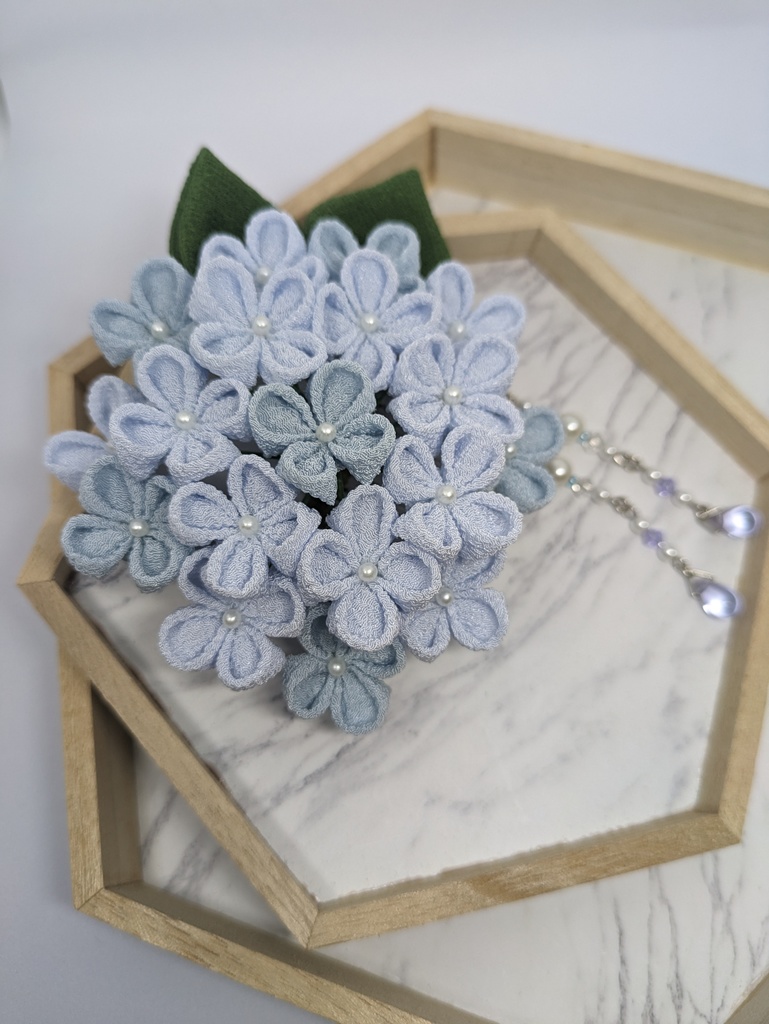 つまみ細工 紫陽花の髪飾り(水色)