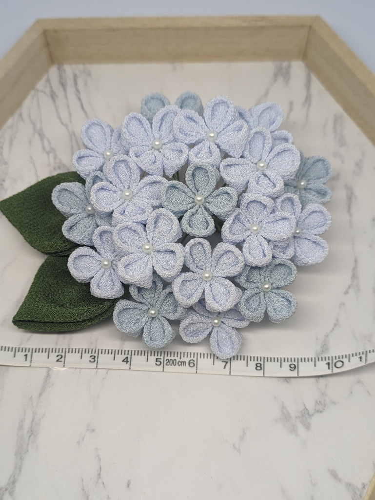 つまみ細工 紫陽花の髪飾り(水色)