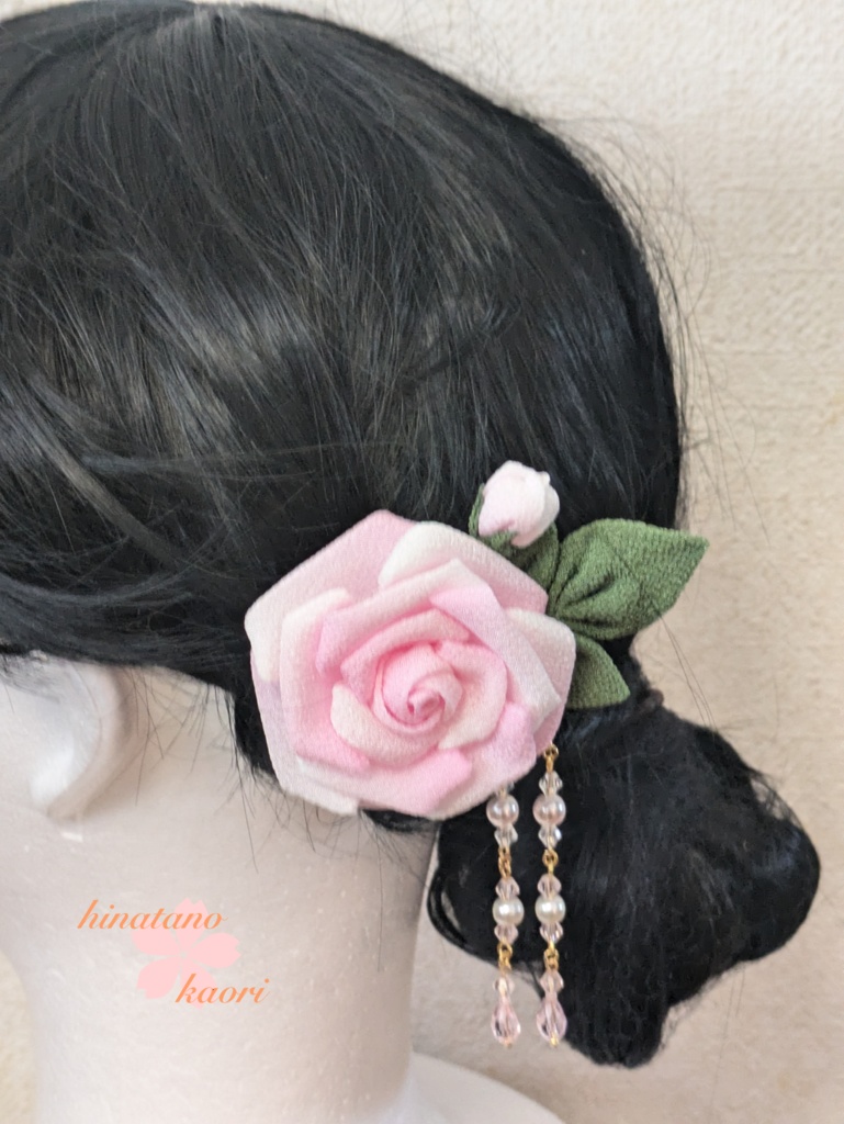 つまみ細工のバラの髪飾り