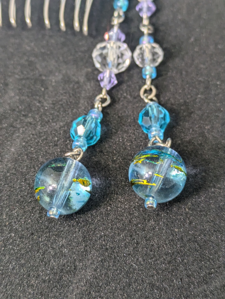 つまみ細工の髪飾り(ブルー系)