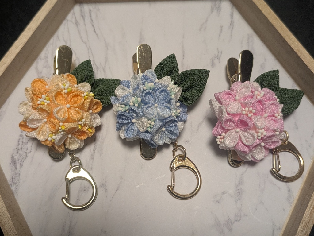 つまみ細工の紫陽花のキークリップ(オレンジ)