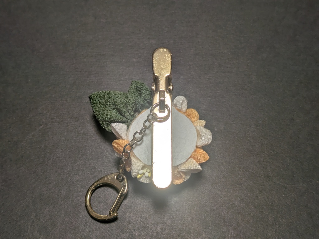 つまみ細工の紫陽花のキークリップ(オレンジ)