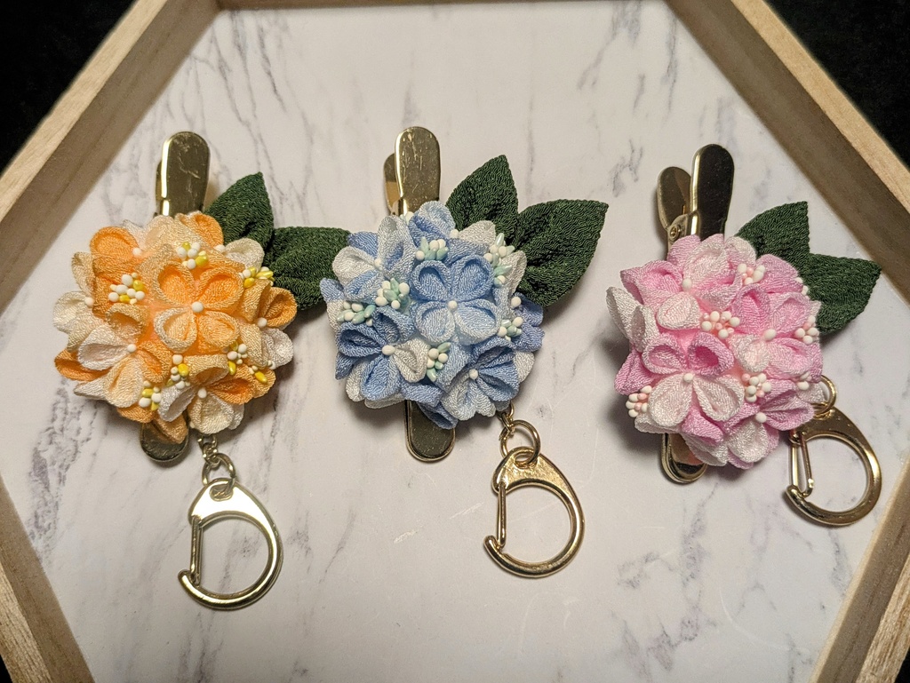 つまみ細工の紫陽花のキークリップ(水色)