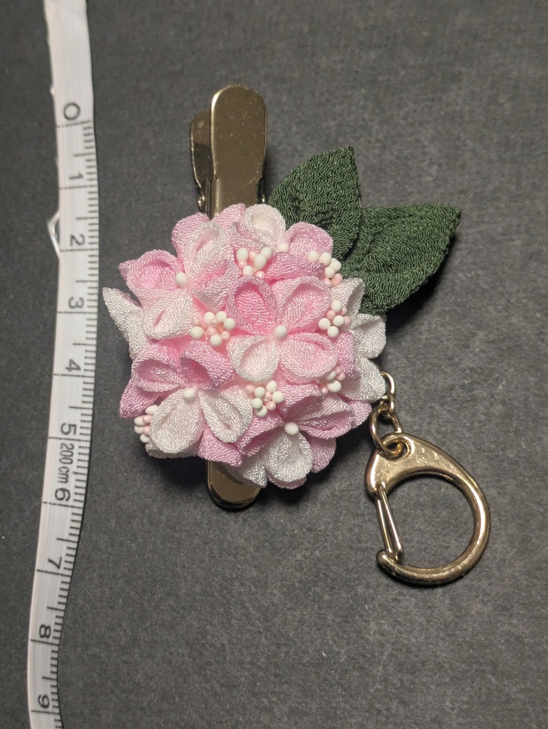 つまみ細工の紫陽花のキークリップ(ピンク)