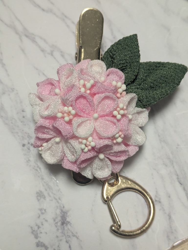 つまみ細工の紫陽花のキークリップ(ピンク)