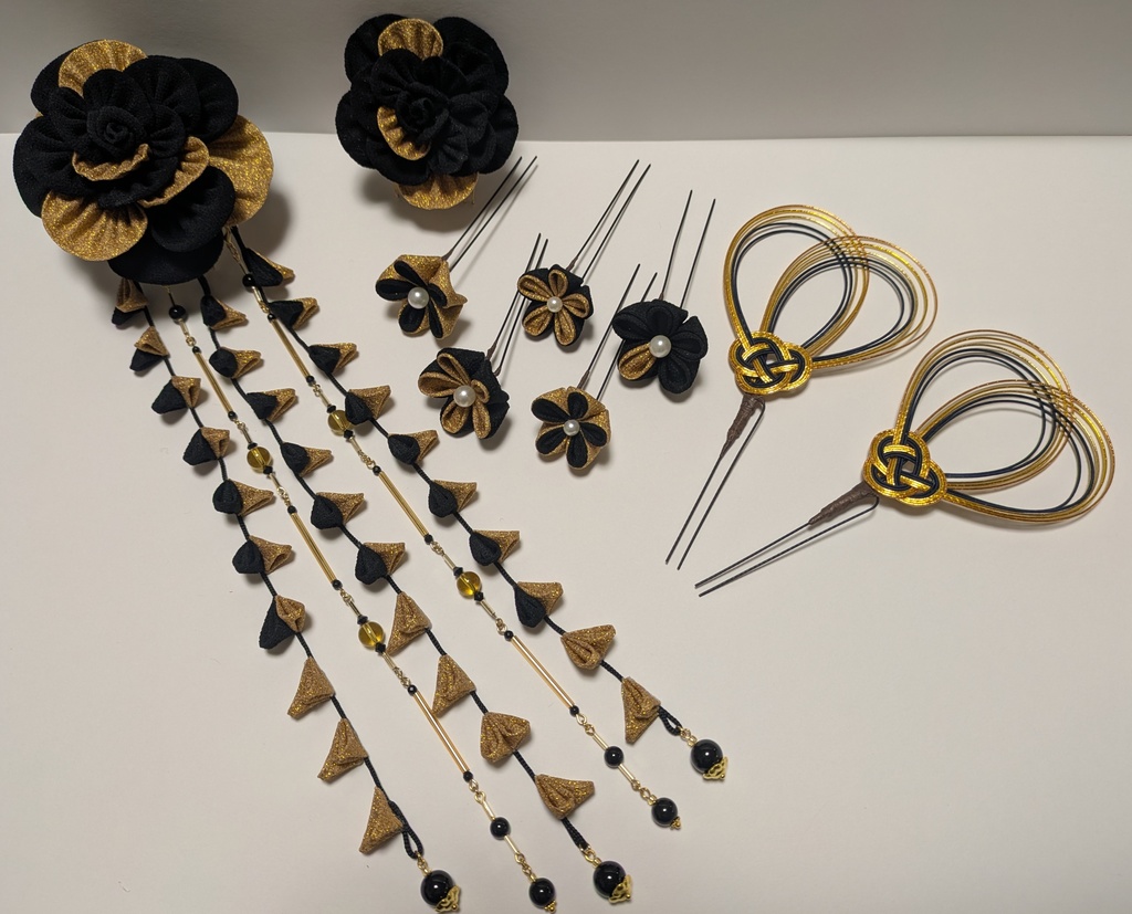 黒と金のつまみ細工のバラの髪飾りセット