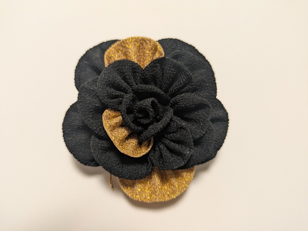 黒と金のつまみ細工のバラの髪飾りセット