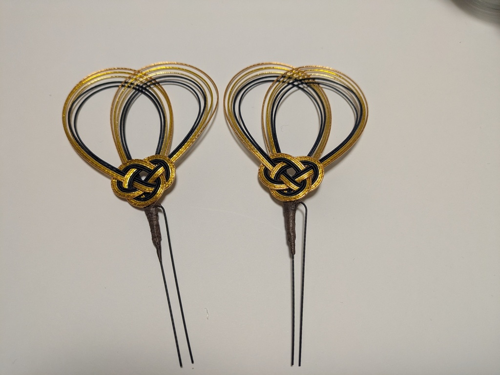 黒と金のつまみ細工のバラの髪飾りセット