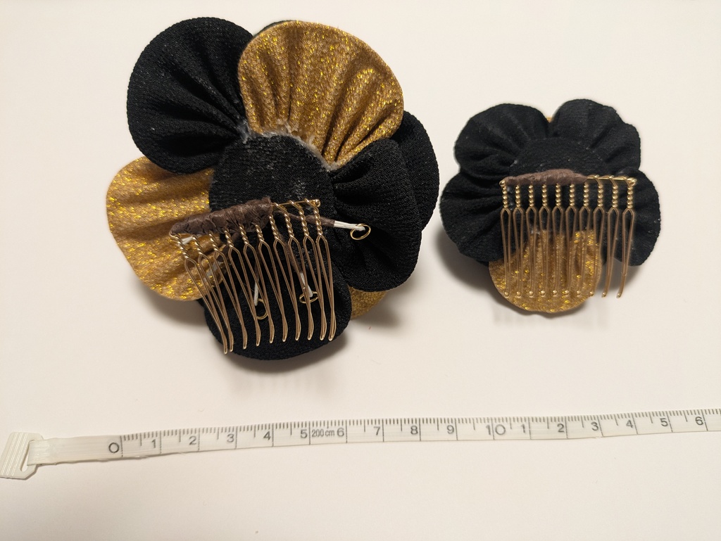 黒と金のつまみ細工のバラの髪飾りセット
