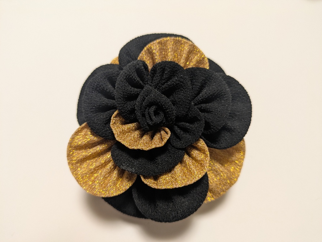 黒と金のつまみ細工のバラの髪飾りセット