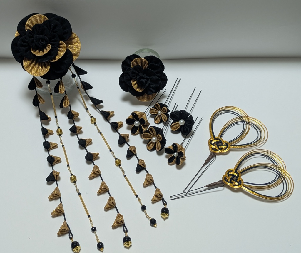 黒と金のつまみ細工のバラの髪飾りセット