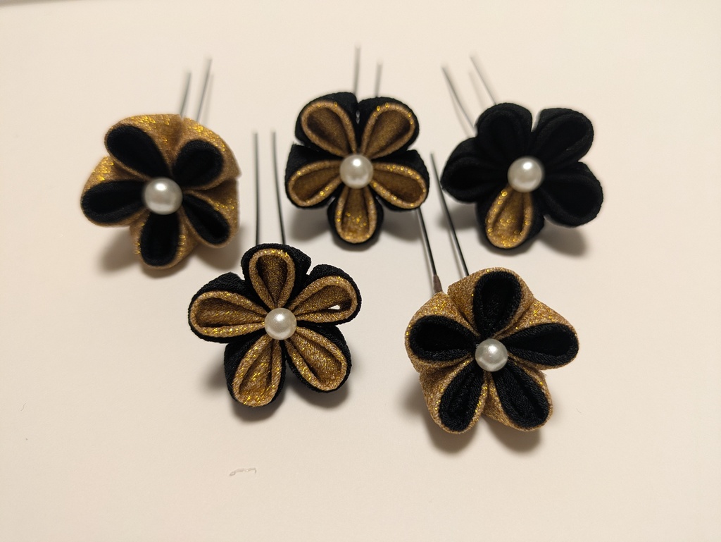 黒と金のつまみ細工のバラの髪飾りセット